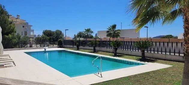 Foto 1 de Piso en alquiler en Cala de Finestrat de 2 habitaciones con terraza y piscina