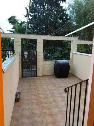 Foto 2 de Casa adosada en venta en Las Bayas de 3 habitaciones con terraza y jardín