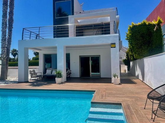 Foto 1 de Xalet en venda a Playa de San Juan de 5 habitacions amb terrassa i piscina