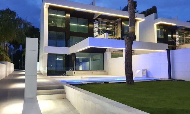 Foto 1 de Casa en venda a Playa Mucha Vista de 5 habitacions amb terrassa i piscina