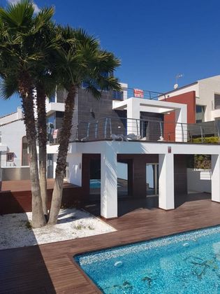 Foto 1 de Xalet en lloguer a calle Fotógrafo Francisco Cano de 5 habitacions amb terrassa i piscina