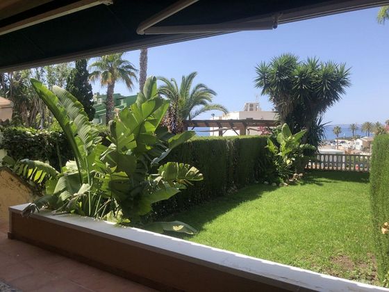 Foto 1 de Casa adossada en venda a calle Del Faro de 4 habitacions amb terrassa i piscina