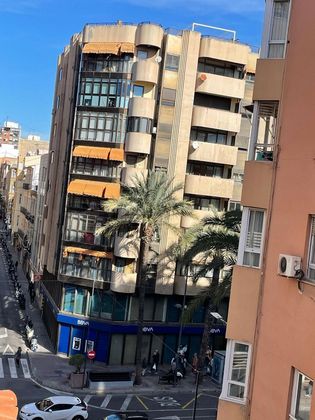 Foto 2 de Pis en venda a Centro - Alicante de 4 habitacions amb terrassa