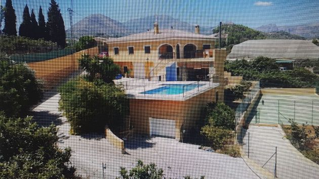 Foto 2 de Venta de chalet en Callosa d´En Sarrià de 7 habitaciones con terraza y piscina