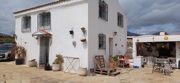 Foto 1 de Venta de casa rural en Callosa d´En Sarrià de 3 habitaciones con jardín
