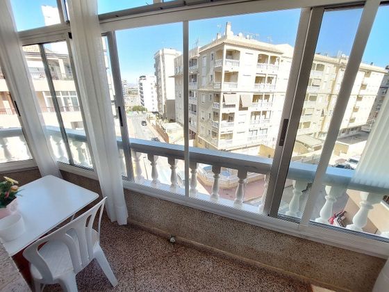 Foto 2 de Pis en venda a calle Sanchis Guarner de 2 habitacions amb terrassa i aire acondicionat