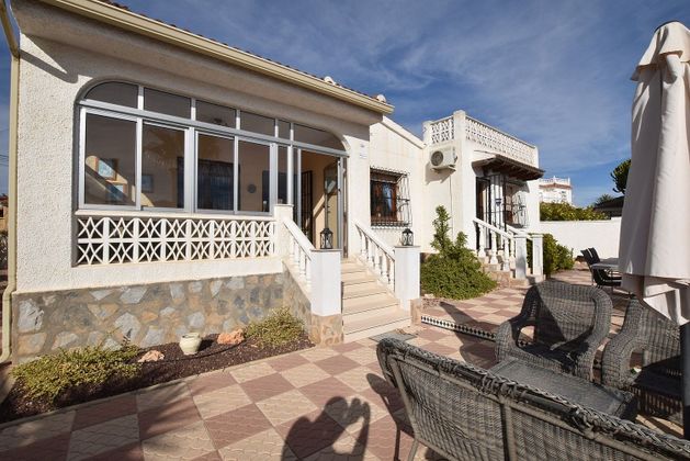 Foto 2 de Venta de chalet en Almoradí de 3 habitaciones con terraza y piscina