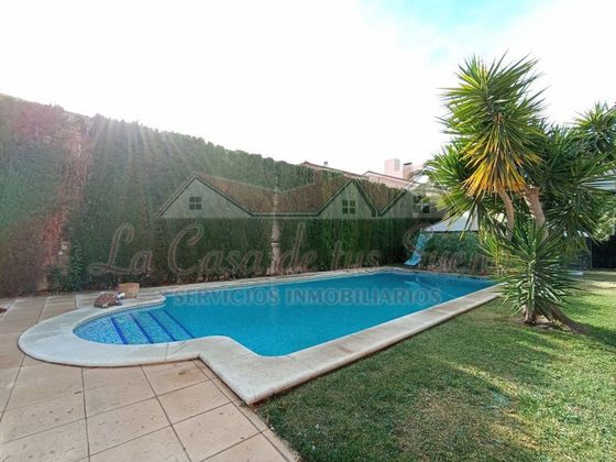Foto 2 de Casa en venta en Elda de 4 habitaciones con terraza y piscina