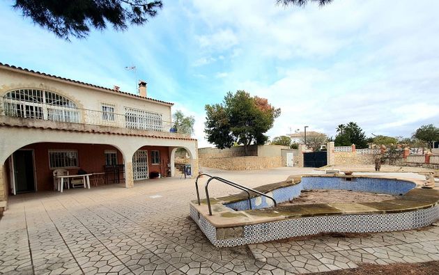 Foto 1 de Xalet en venda a Los Girasoles de 4 habitacions amb terrassa i piscina