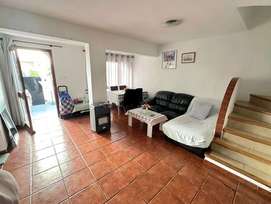 Foto 2 de Casa adosada en venta en Pueblo Español-Coveta Fumá de 3 habitaciones con terraza y piscina