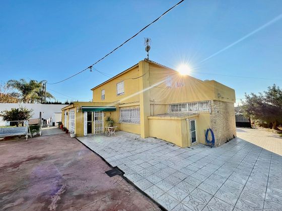 Foto 2 de Casa en venta en Pueblo Levante de 8 habitaciones con terraza y piscina