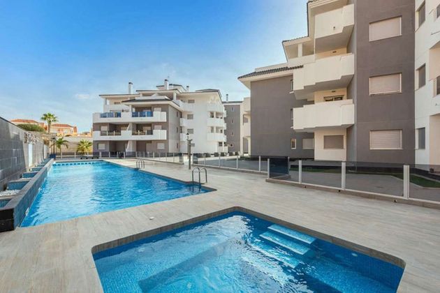 Foto 1 de Venta de piso en Villamartín de 3 habitaciones con terraza y piscina