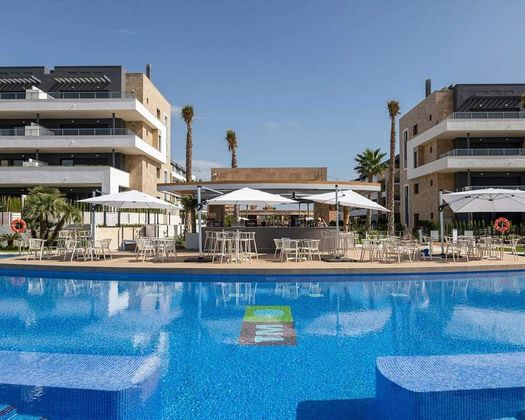 Foto 1 de Piso en venta en Playa Flamenca - Punta Prima de 3 habitaciones con piscina