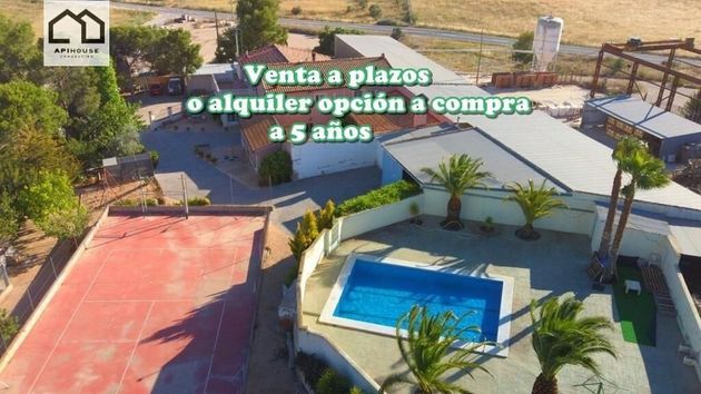 Foto 1 de Xalet en lloguer a Monóvar/Monòver de 6 habitacions amb terrassa i piscina