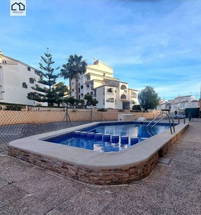 Foto 2 de Piso en alquiler en Nueva Torrevieja - Aguas Nuevas de 3 habitaciones con terraza y piscina