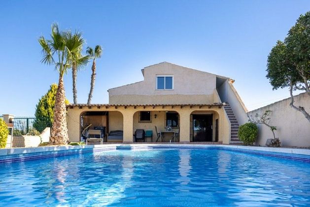 Foto 1 de Xalet en venda a Orihuela ciudad de 3 habitacions amb terrassa i piscina
