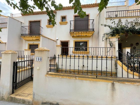 Foto 1 de Casa adossada en venda a calle Hierbas de 3 habitacions amb terrassa i piscina