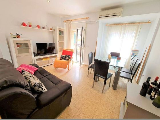 Foto 2 de Alquiler de piso en Benalúa de 3 habitaciones con muebles y balcón