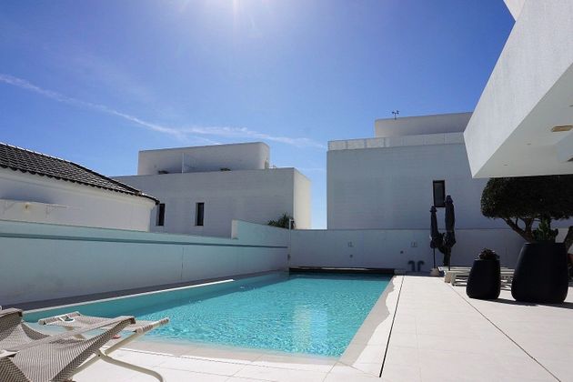 Foto 2 de Xalet en venda a calle Rosales de 4 habitacions amb terrassa i piscina