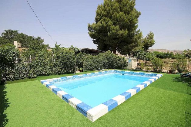 Foto 2 de Venta de casa rural en Villena de 3 habitaciones con terraza y piscina