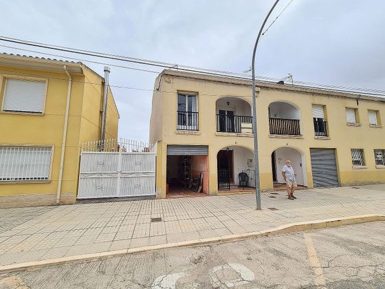 Foto 2 de Venta de casa adosada en Villena de 4 habitaciones con terraza y garaje