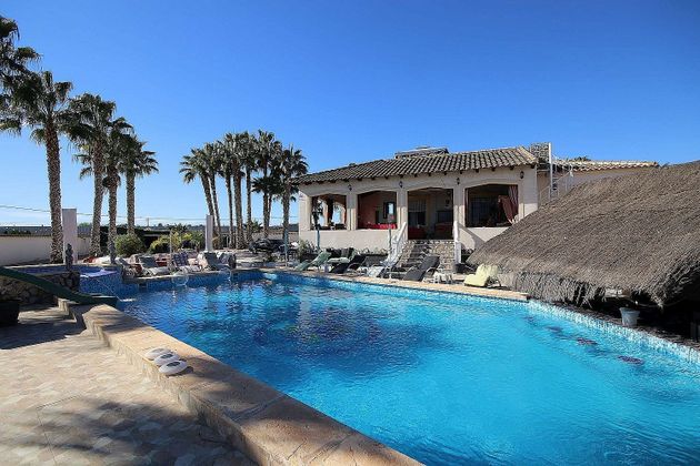 Foto 1 de Casa en venda a Catral de 7 habitacions amb terrassa i piscina