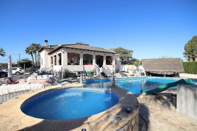 Foto 2 de Casa en venda a Catral de 7 habitacions amb terrassa i piscina