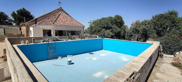 Foto 2 de Casa rural en venda a Yecla de 4 habitacions amb piscina
