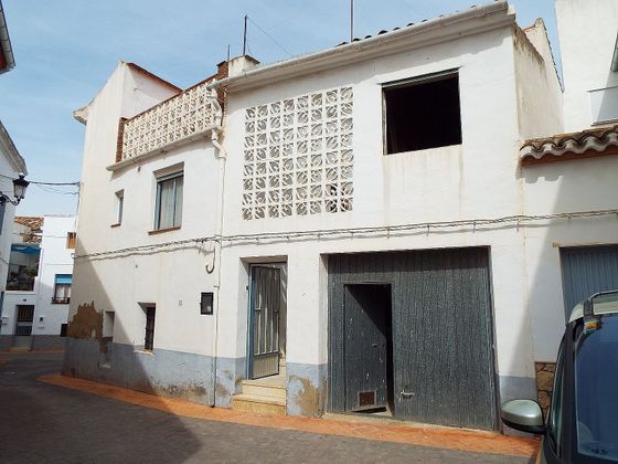 Foto 2 de Casa adossada en venda a Teresa de Cofrentes de 6 habitacions amb terrassa i garatge