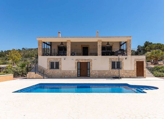 Foto 1 de Casa en venda a Novelda de 5 habitacions amb piscina