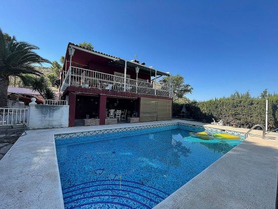 Foto 1 de Casa en venta en Elda de 6 habitaciones con piscina y garaje