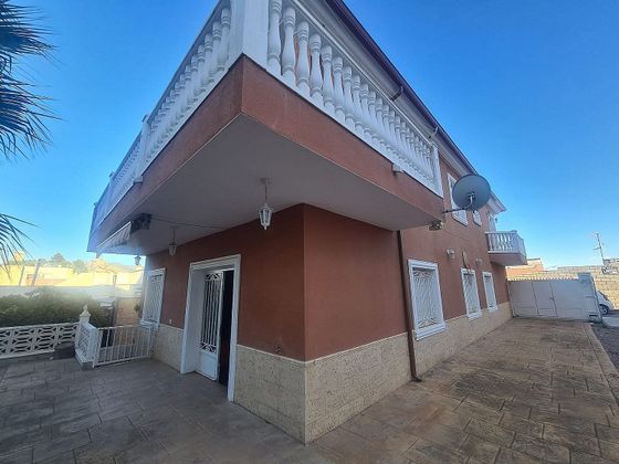 Foto 2 de Casa adossada en venda a Sax de 3 habitacions amb terrassa i balcó