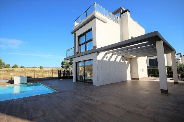 Foto 2 de Venta de casa en Castalla de 3 habitaciones con terraza y piscina