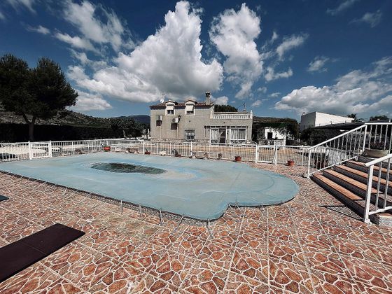 Foto 1 de Casa rural en venta en El Fondo de les Neus-El Hondon de las Nieves de 5 habitaciones con terraza y piscina