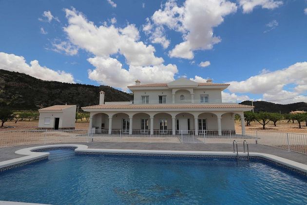 Foto 1 de Venta de casa en Pinós de 6 habitaciones con terraza y piscina