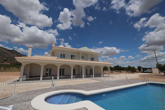 Foto 2 de Venta de casa en Pinós de 6 habitaciones con terraza y piscina