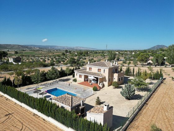 Foto 1 de Casa en venda a Villena de 5 habitacions amb piscina i garatge