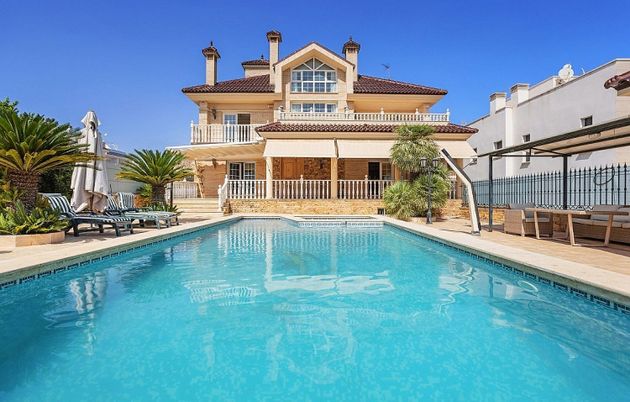 Foto 1 de Casa en venta en La Siesta - El Salado - Torreta de 5 habitaciones con terraza y piscina