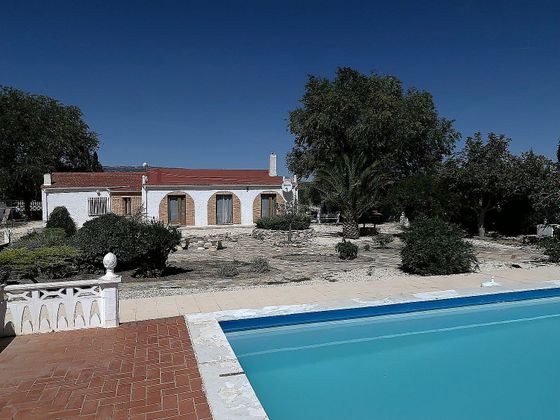 Foto 2 de Casa en venda a Caudete de 4 habitacions amb piscina i garatge