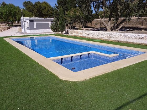 Foto 2 de Casa en venta en El Fondo de les Neus-El Hondon de las Nieves de 4 habitaciones con piscina