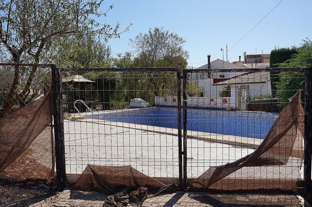 Foto 2 de Casa rural en venta en Yecla de 6 habitaciones con terraza y piscina