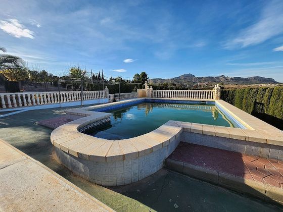 Foto 2 de Casa en venda a Sax de 3 habitacions amb piscina i garatge