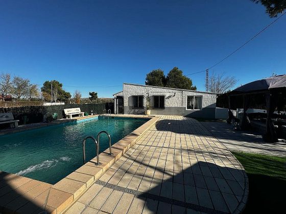 Foto 1 de Venta de casa en Villena de 4 habitaciones con terraza y piscina