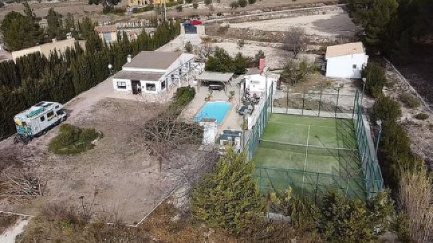 Foto 1 de Casa rural en venta en Sax de 5 habitaciones con terraza y piscina