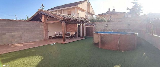 Foto 2 de Venta de casa en Caudete de 4 habitaciones con piscina y garaje
