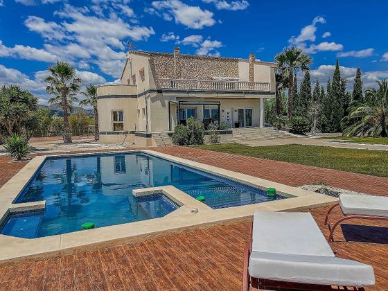 Foto 1 de Casa en venda a Novelda de 5 habitacions amb piscina i garatge