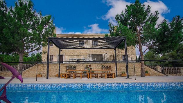 Foto 1 de Casa en venda a Biar de 9 habitacions amb piscina