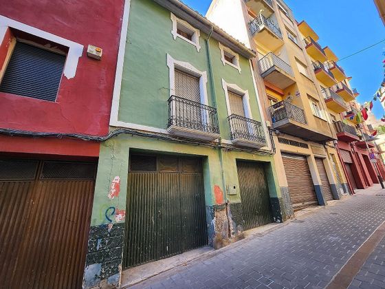 Foto 1 de Casa adossada en venda a Villena de 3 habitacions amb garatge