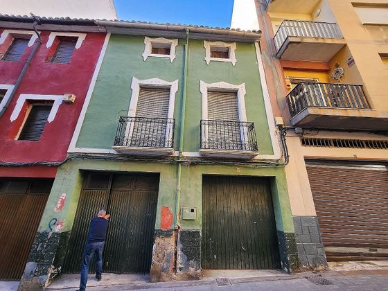 Foto 2 de Casa adossada en venda a Villena de 3 habitacions amb garatge