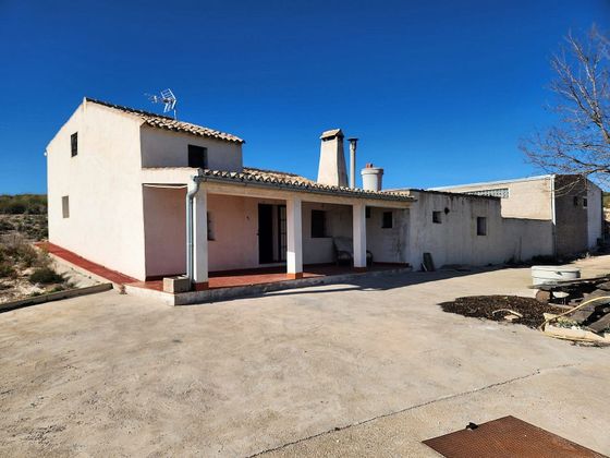 Foto 2 de Casa rural en venda a Caudete de 5 habitacions amb garatge